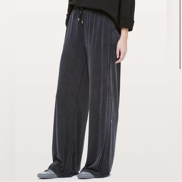 lululemon Softstreme High-Rise Pant in Black Size 2 New with Tag! - Picture 1 of 8